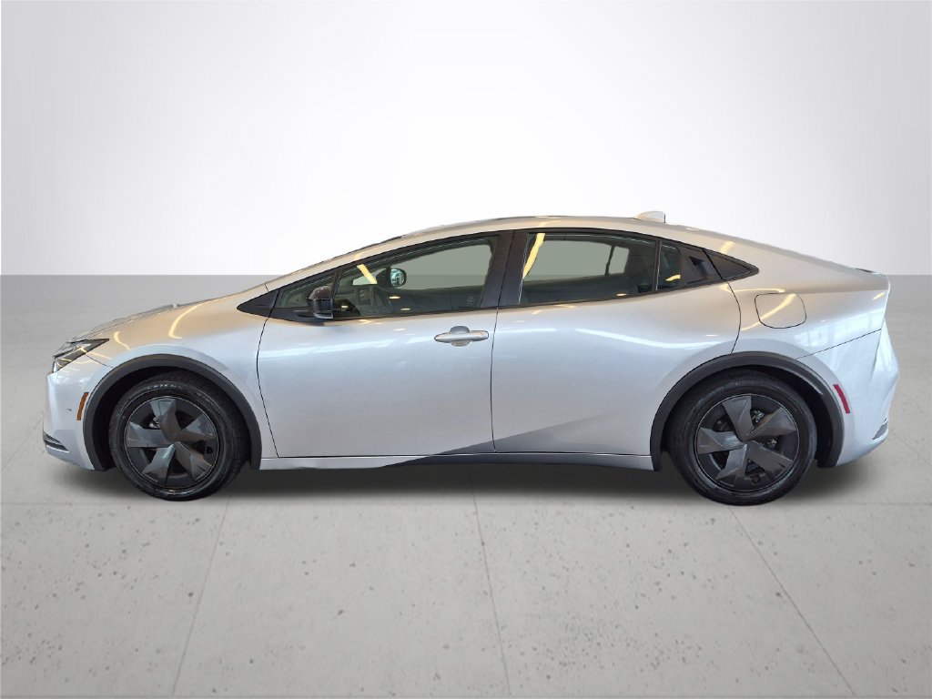 Used 2025 Toyota Prius LE FWD image 11