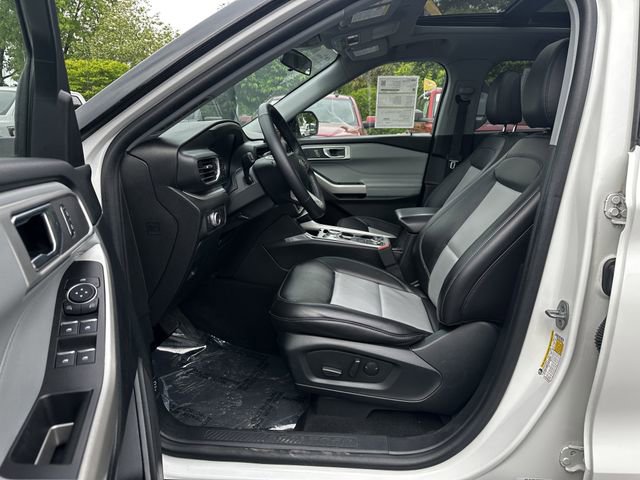 Certified 2022 Ford Explorer XLT w/ Equipment Group 202A AWD/4WD image 19