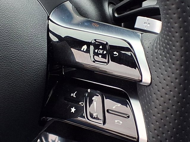 Used 2025 Mercedes-Benz GLC 300 image 11