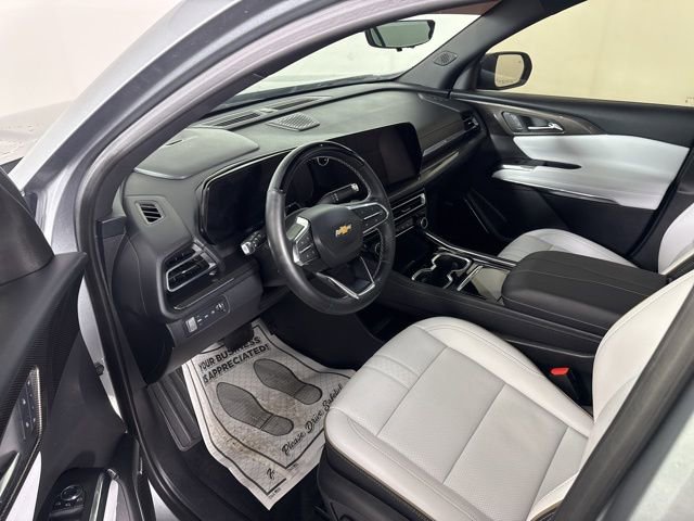 Used 2025 Chevrolet Traverse High Country image 27