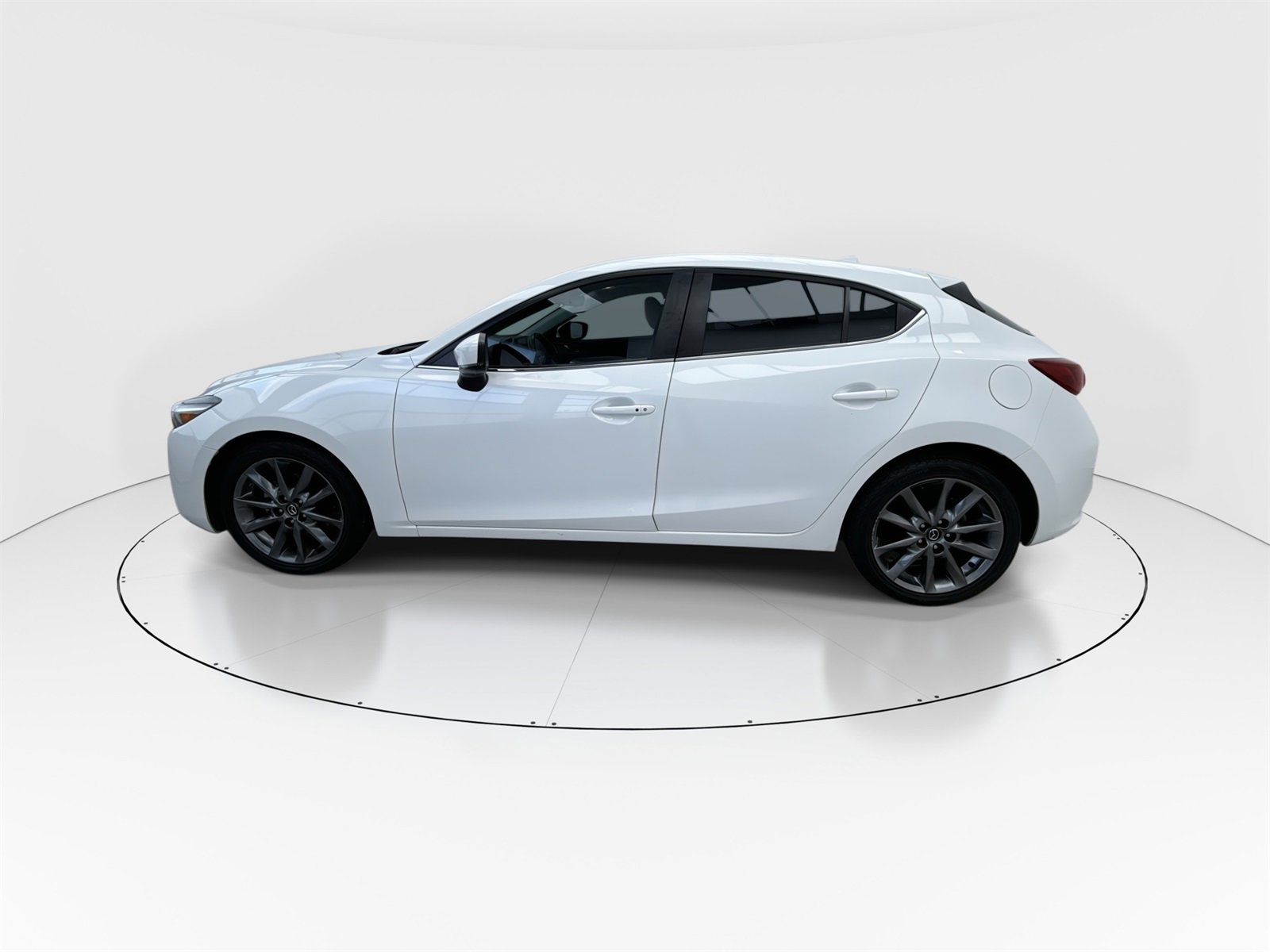 Used 2018 MAZDA MAZDA3 Grand Touring image 5