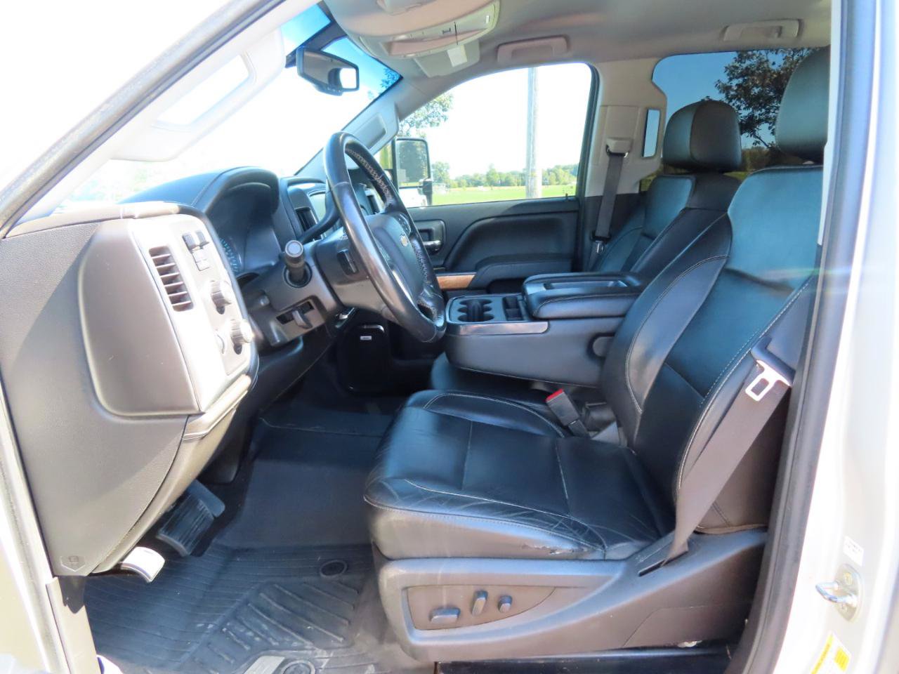 Used 2019 Chevrolet Silverado 2500 LTZ w/ Duramax Plus Package AWD/4WD image 31