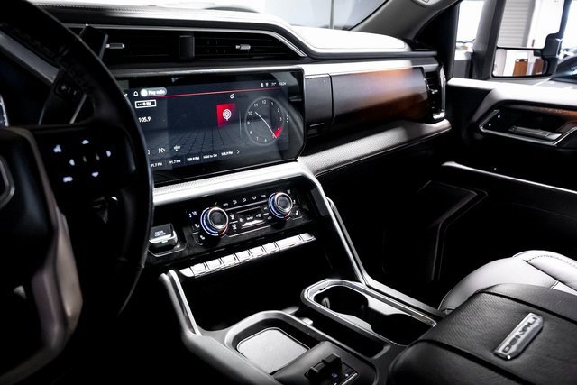 Used 2024 GMC Sierra 3500 Denali w/ Denali Reserve Package image 32