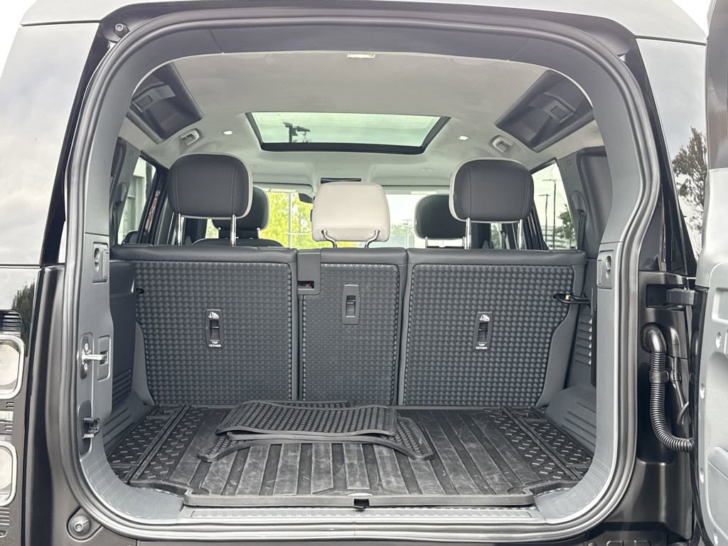 Used 2025 Land Rover Defender 110 V8 image 13