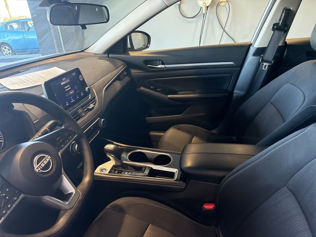 Used 2023 Nissan Altima 2.5 SV image 16