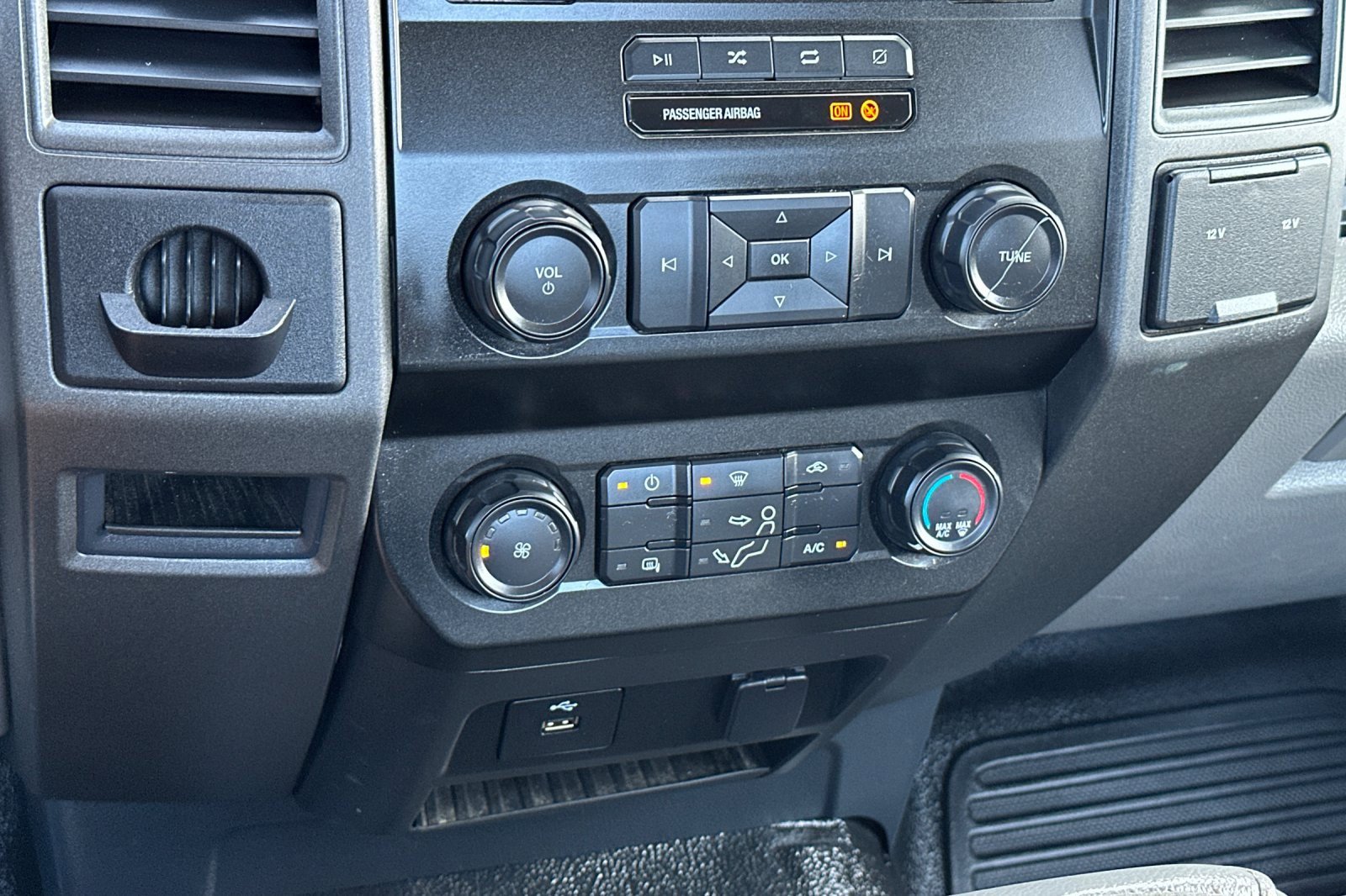 Used 2022 Ford F250 XL w/ Power Equipment Group image 19