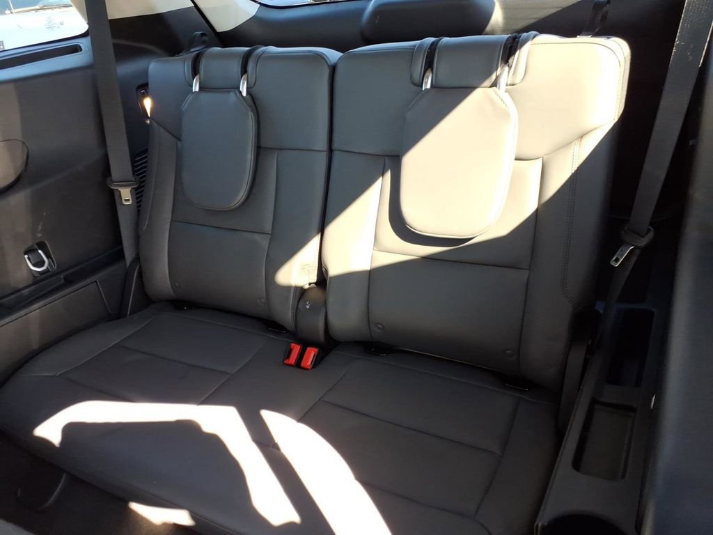 Used 2025 Ford Explorer Active w/ Active Comfort Package AWD/4WD image 11