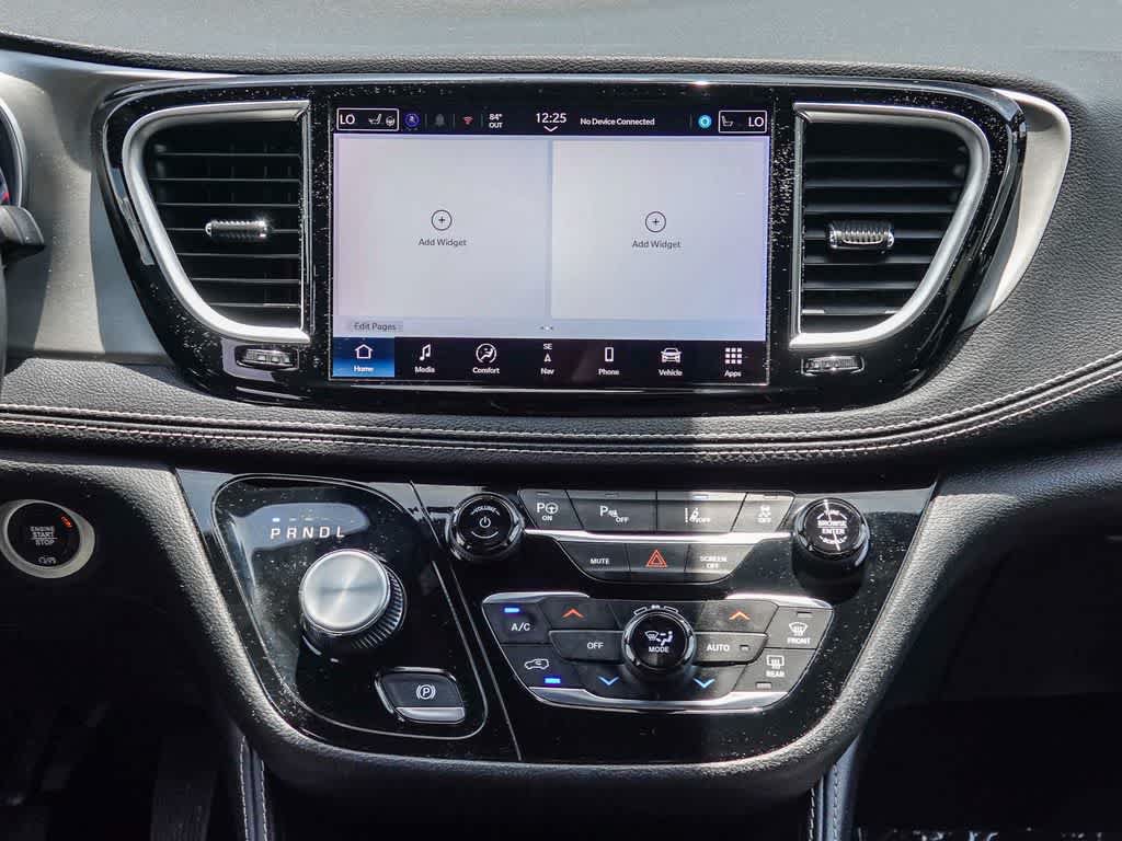 Used 2024 Chrysler Pacifica Premium FWD image 12