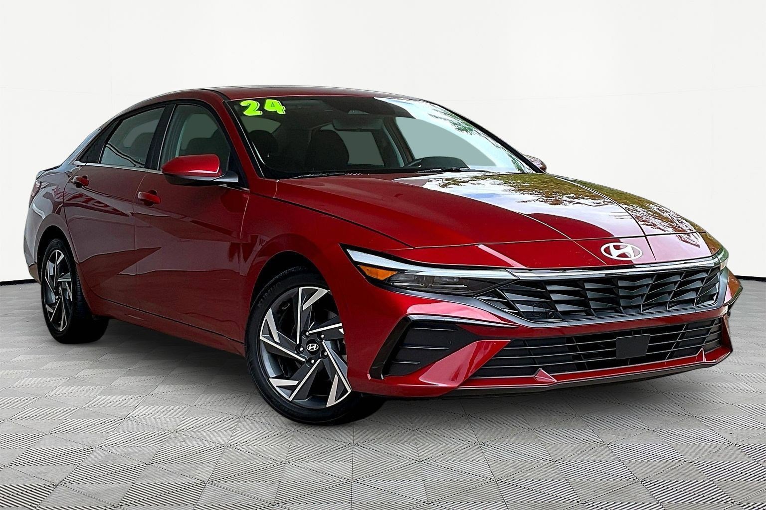Used 2024 Hyundai Elantra SEL w/ Convenience Package FWD image 3