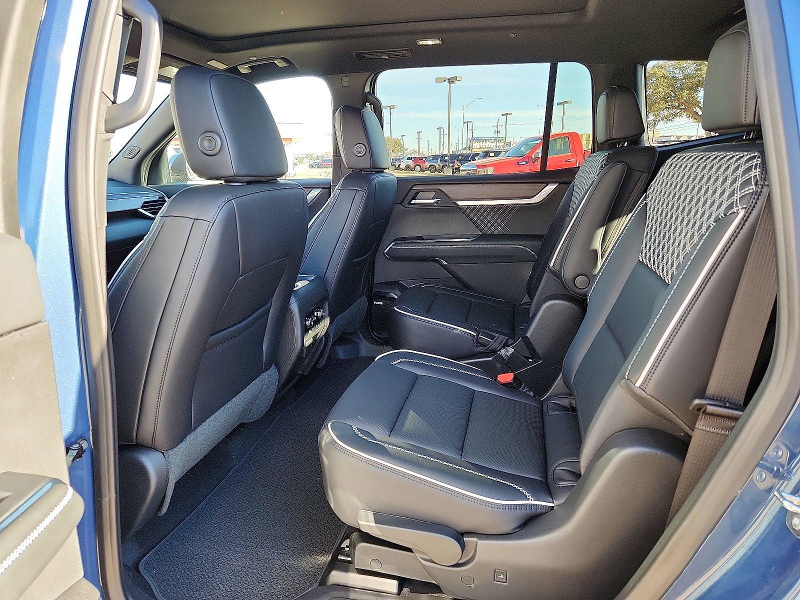 New 2026 GMC Acadia Denali w/ Super Cruise Package image 7