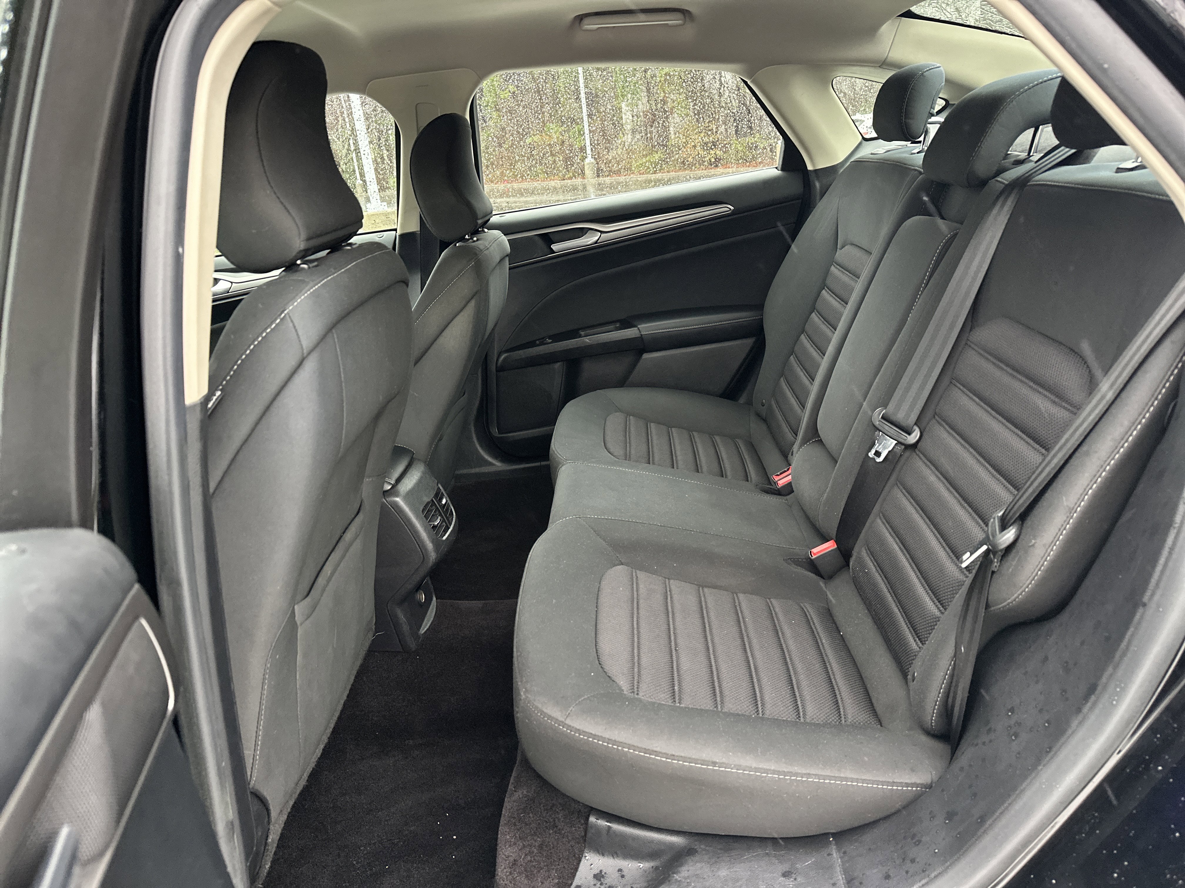 Used 2017 Ford Fusion SE w/ Fusion SE Technology Package image 30