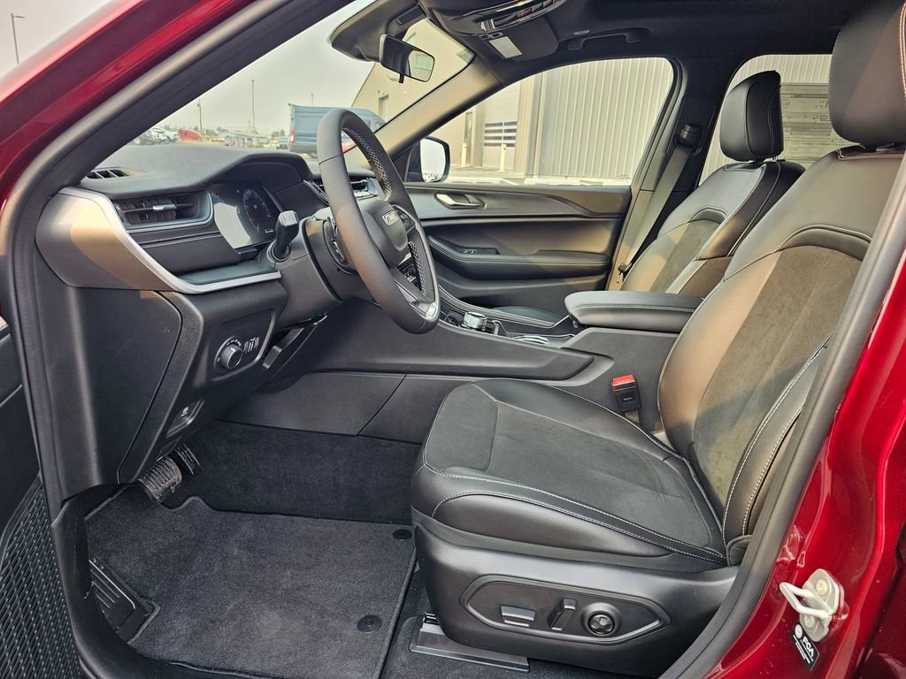 New 2025 Jeep Grand Cherokee L Altitude AWD/4WD image 11