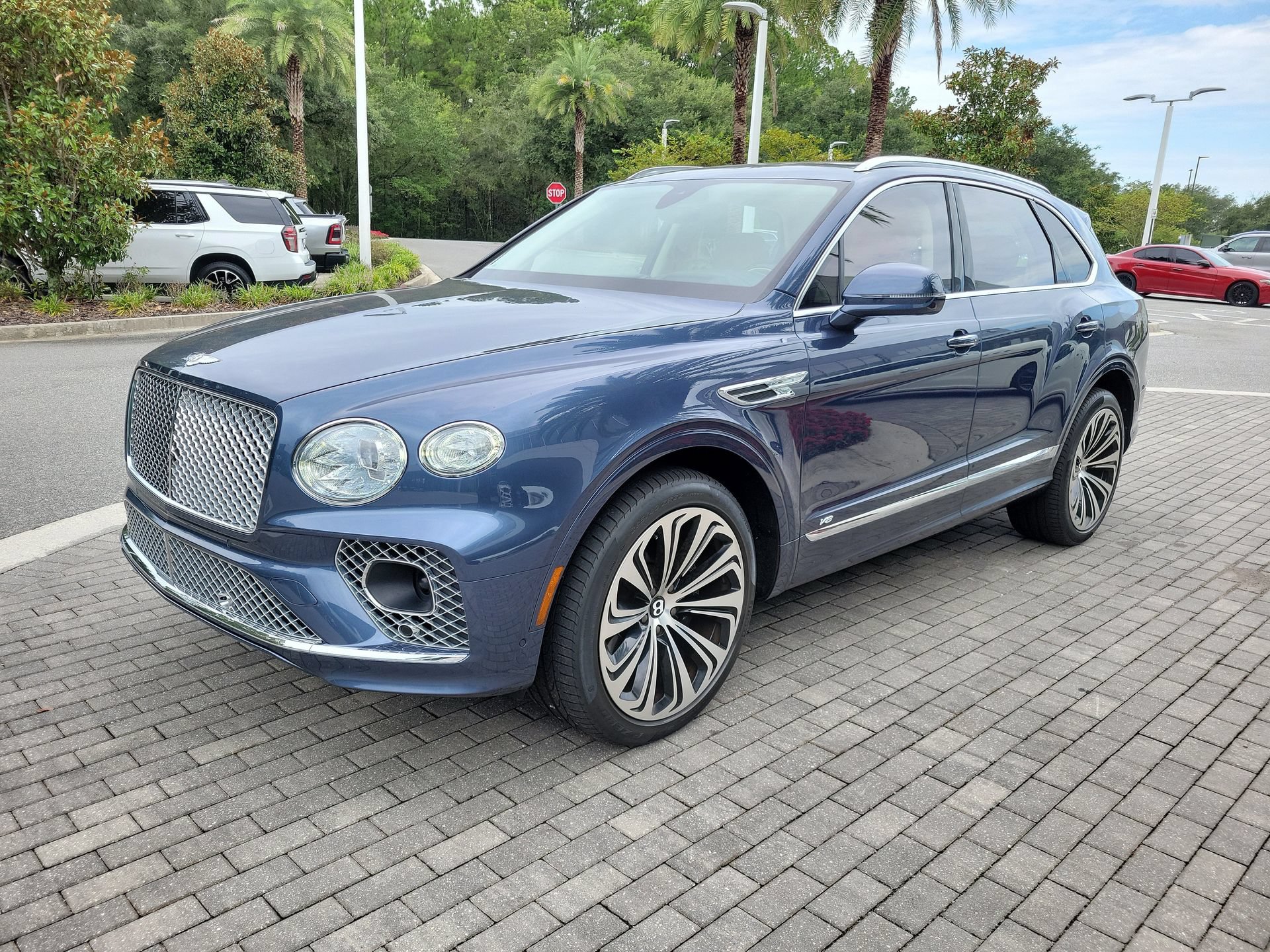 Certified 2022 Bentley Bentayga AWD/4WD image 7