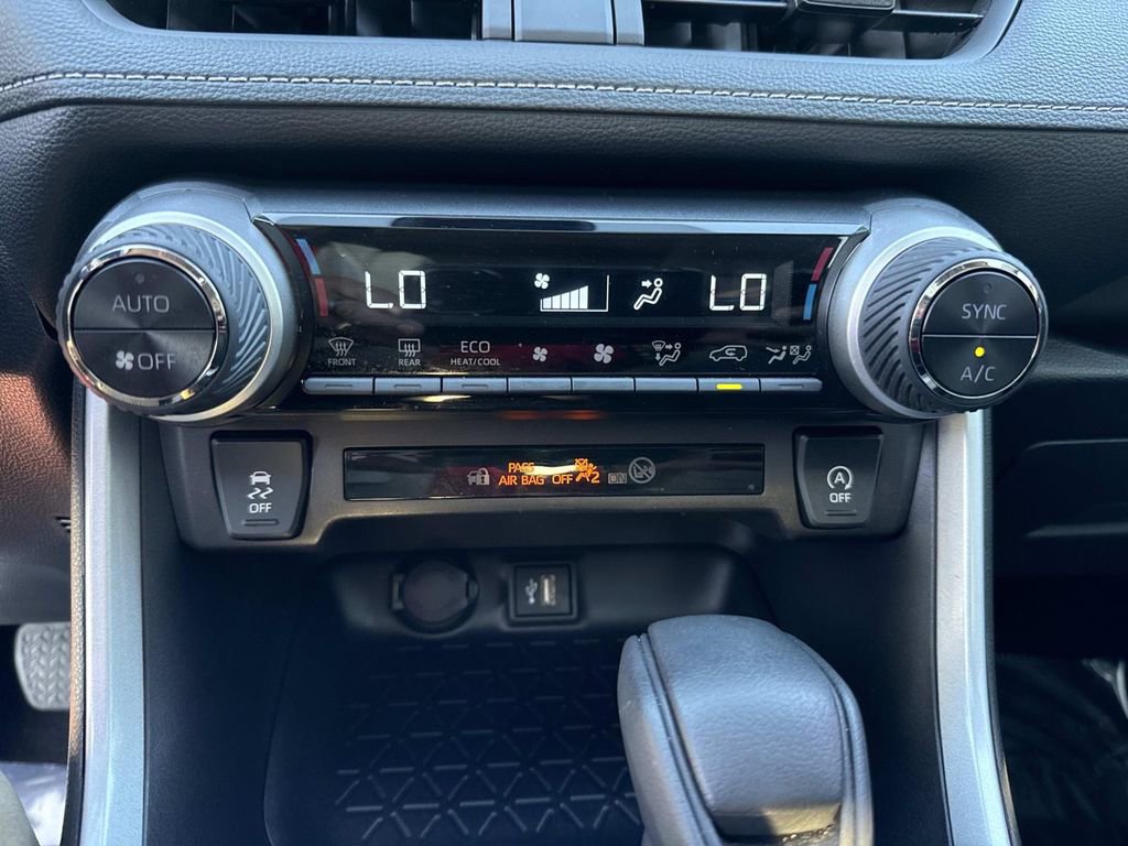 Used 2025 Toyota RAV4 XLE w/ Convenience Package FWD image 32