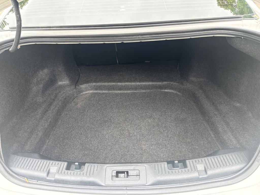 Used 2017 Ford Taurus SE FWD image 24