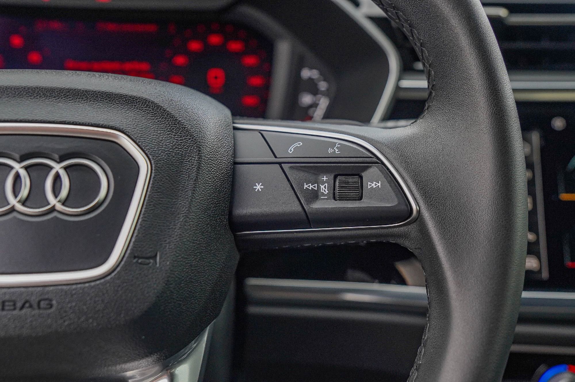 Certified 2025 Audi Q3 2.0T Premium Plus w/ Premium Plus Package image 12