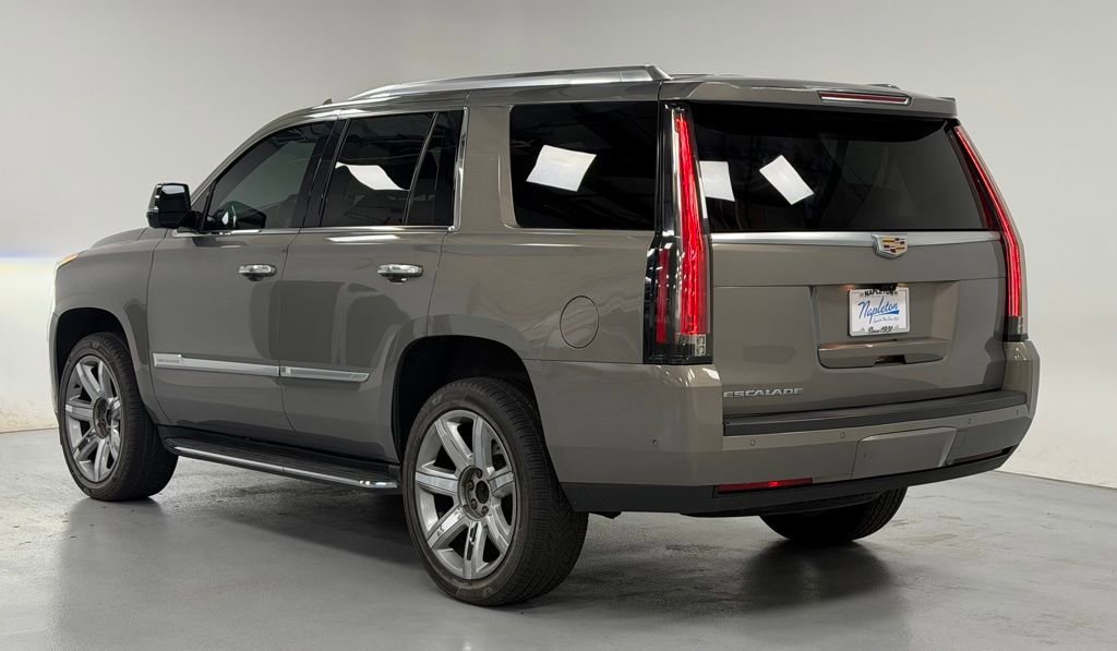 Used 2019 Cadillac Escalade Premium Luxury image 3