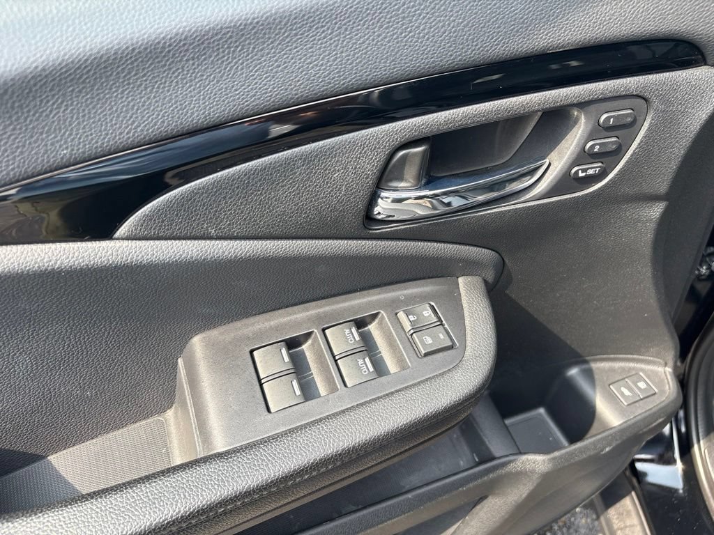 Used 2018 Honda Pilot Touring image 19