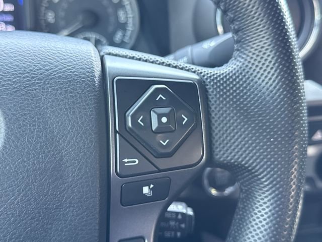 Used 2022 Toyota Tacoma TRD Off-Road AWD/4WD image 26