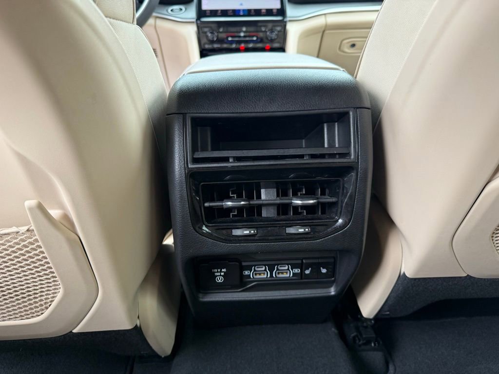 Used 2023 Jeep Grand Cherokee Limited image 24
