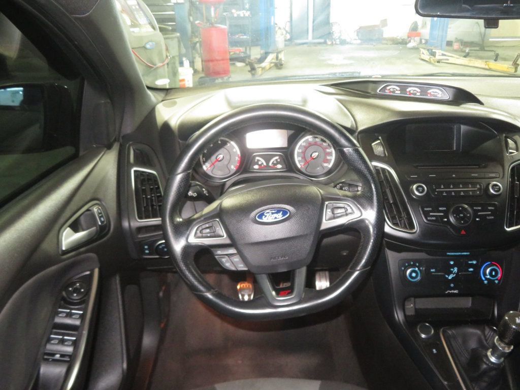 Used 2016 Ford Focus ST FWD image 35