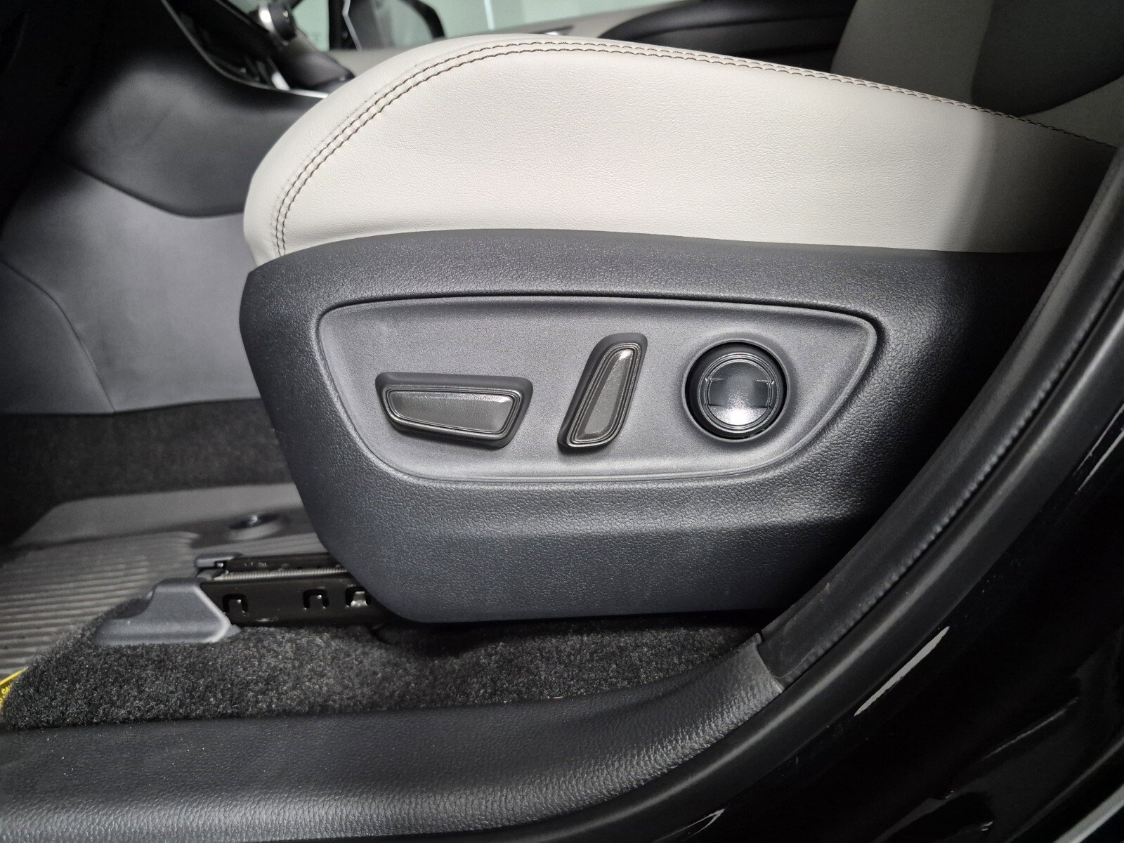 New 2025 Toyota RAV4 XLE Premium image 20