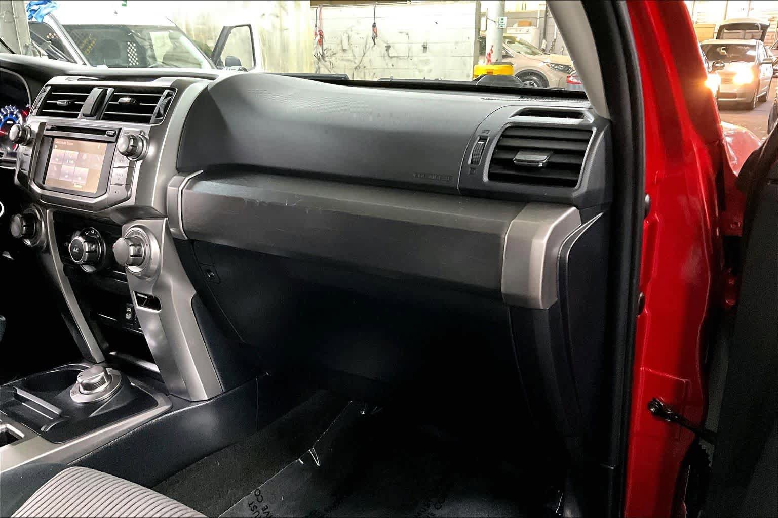 Used 2017 Toyota 4Runner SR5 AWD/4WD image 19