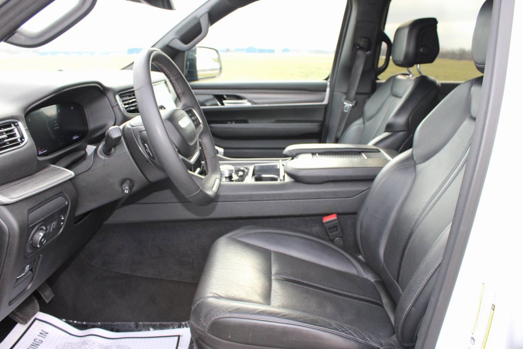 Used 2024 Jeep Wagoneer L Series II w/ Flexible Seating Group image 9