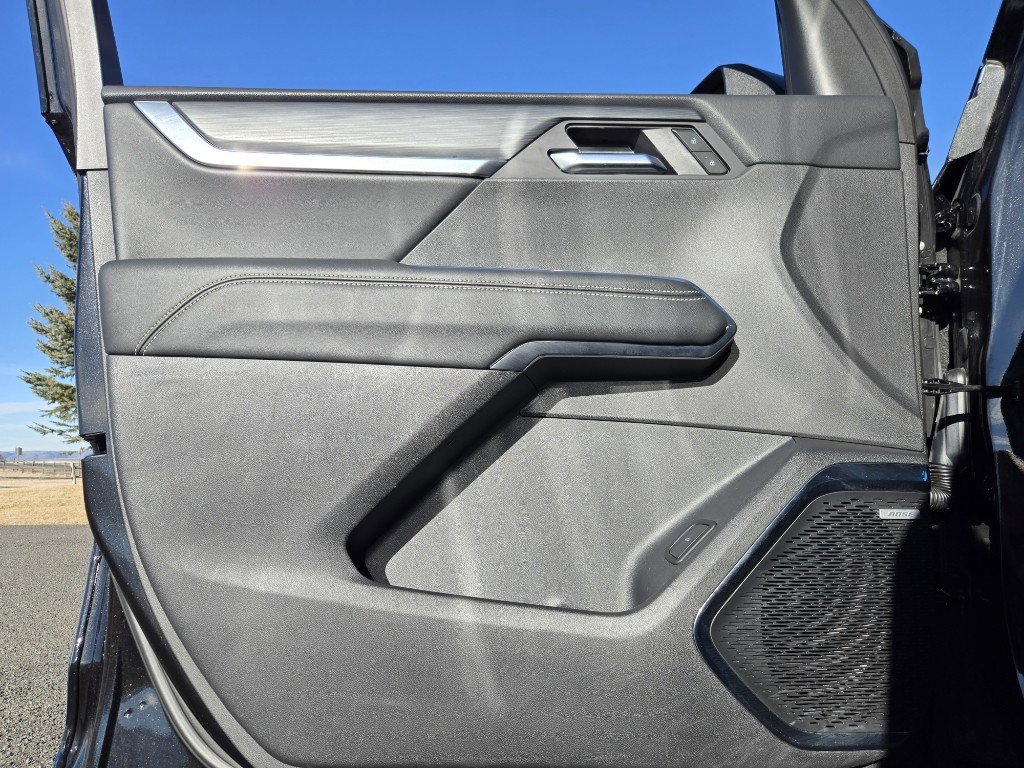 Used 2025 GMC Acadia Elevation AWD/4WD image 9