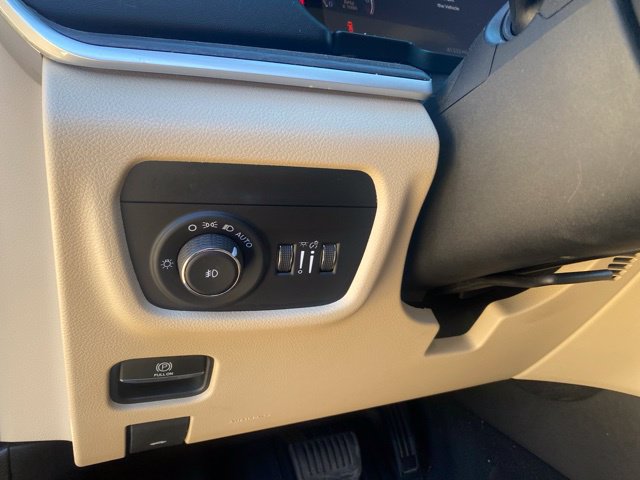 Used 2022 Jeep Grand Cherokee L Limited AWD/4WD image 18