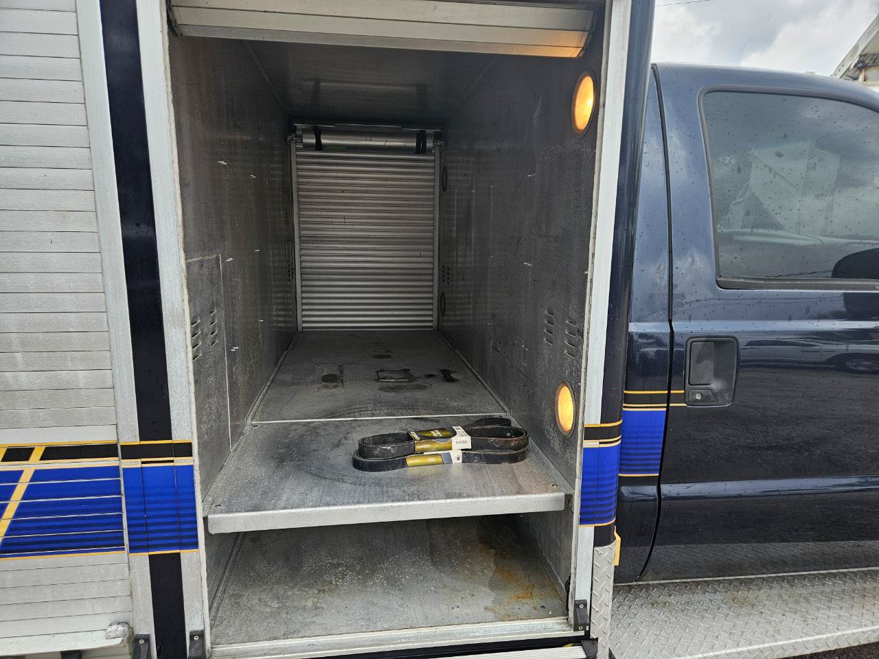Used 2000 Ford F350 2WD Regular Cab DRW Super Duty image 29