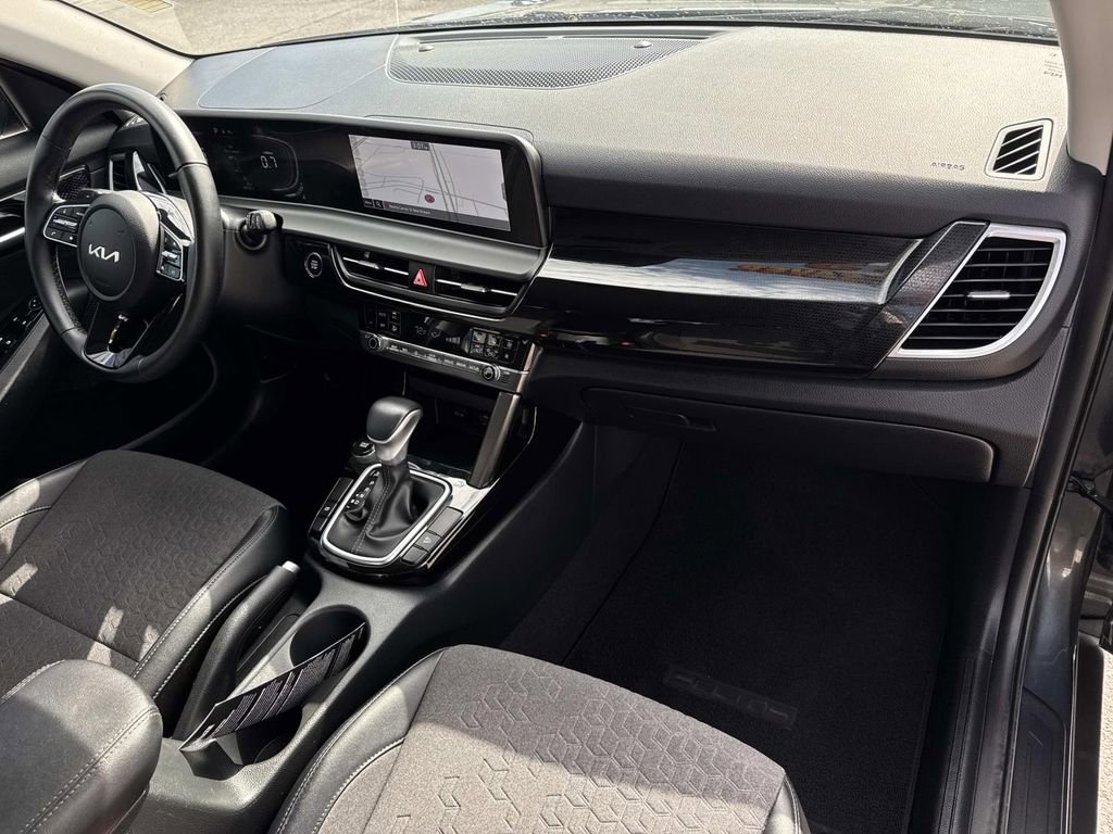 Used 2025 Kia Seltos S FWD image 12