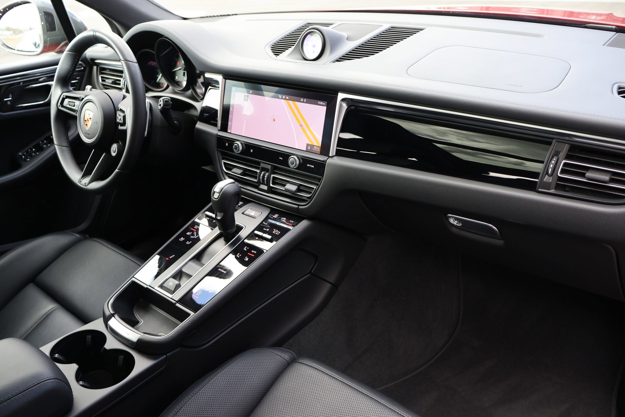 Used 2024 Porsche Macan Turbo image 27