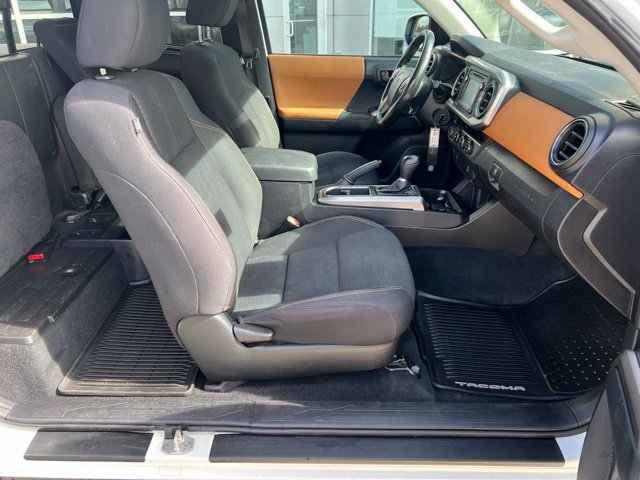 Used 2016 Toyota Tacoma SR5 AWD/4WD image 35