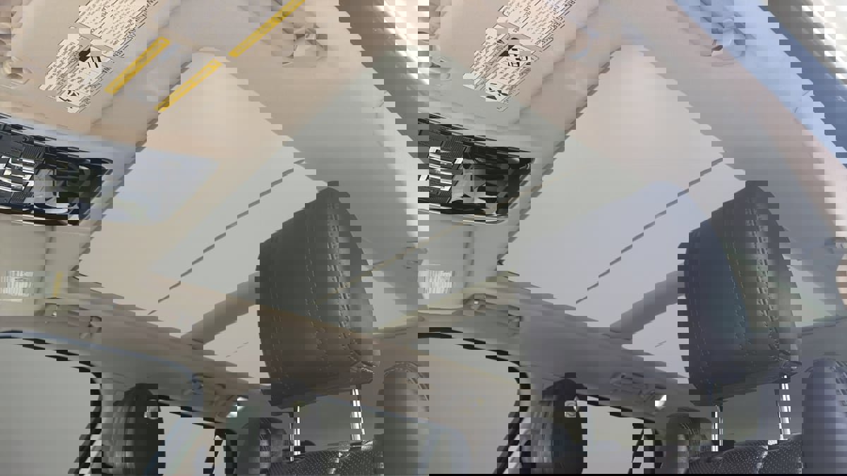 Used 2017 Land Rover Range Rover HSE image 14