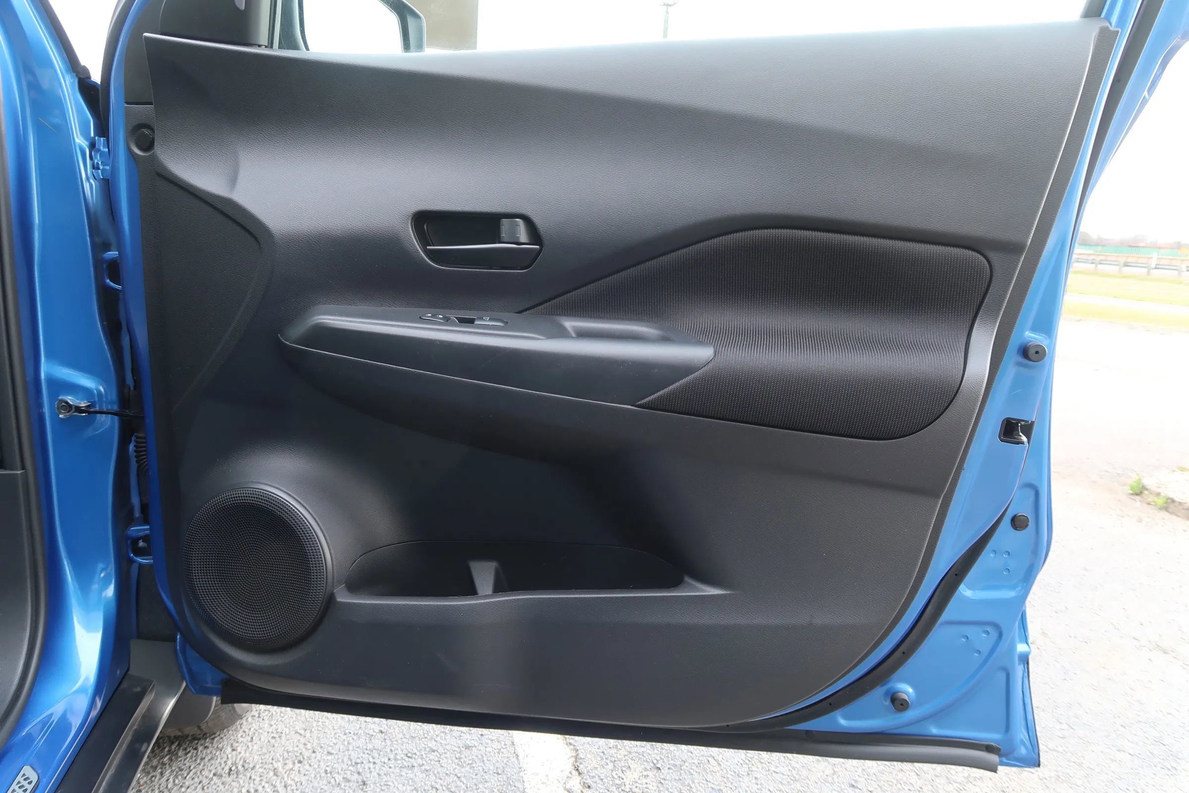 Used 2024 Nissan Kicks S image 41