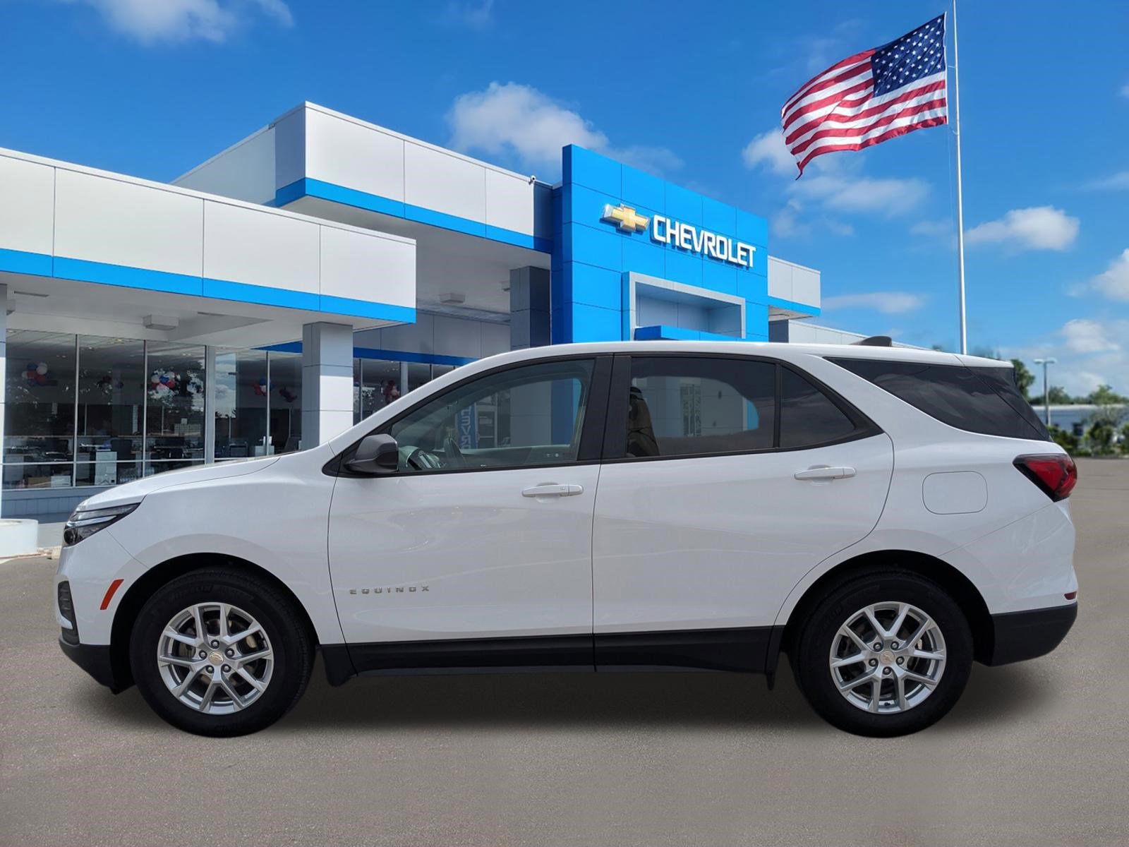 Used 2024 Chevrolet Equinox LS w/ LS Convenience Package image 7