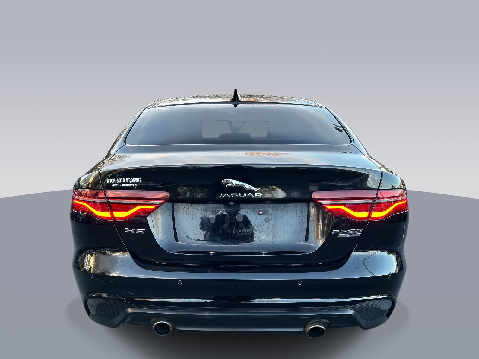 Used 2020 Jaguar XE S image 4