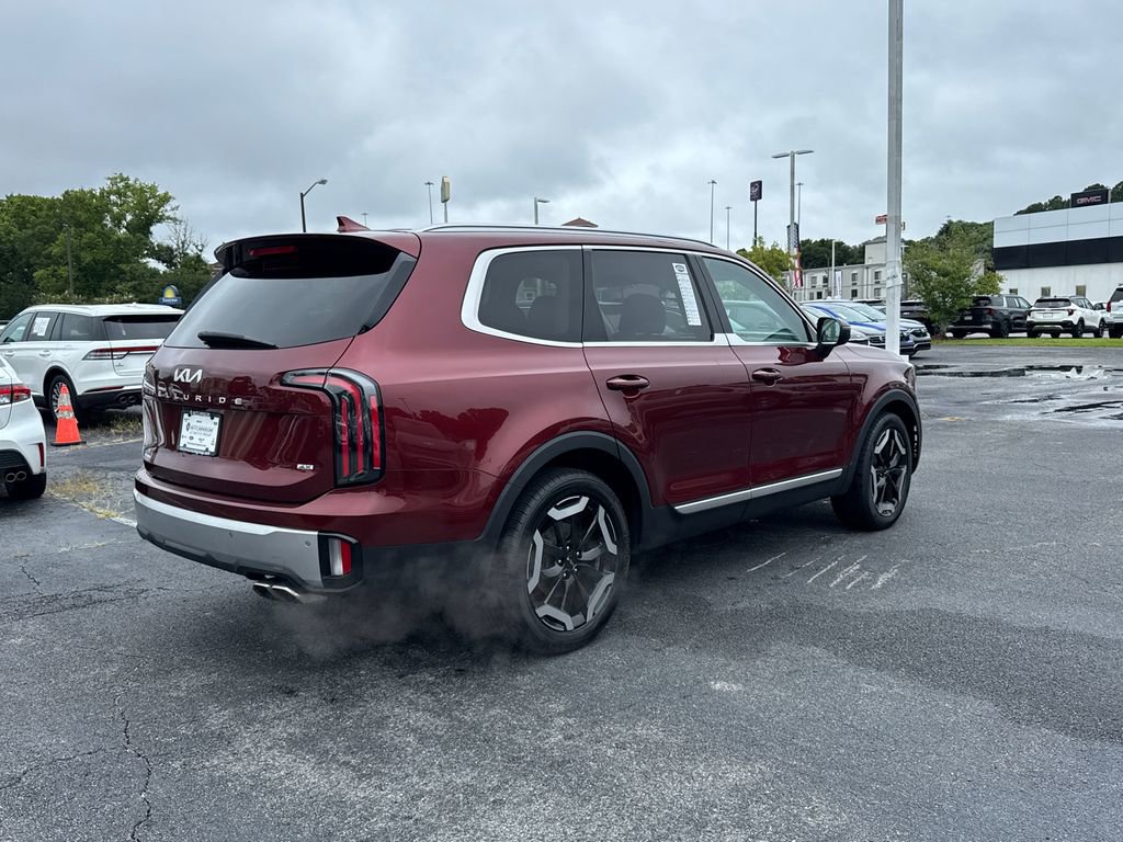 Used 2023 Kia Telluride EX image 3