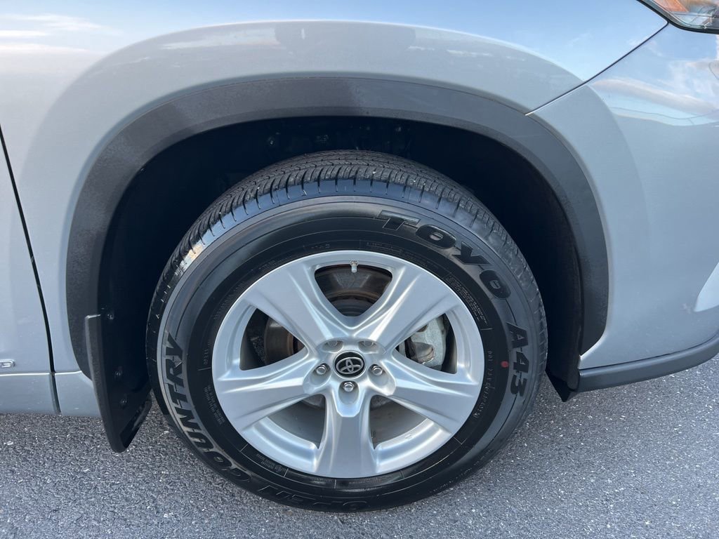 Used 2023 Toyota Highlander LE image 9