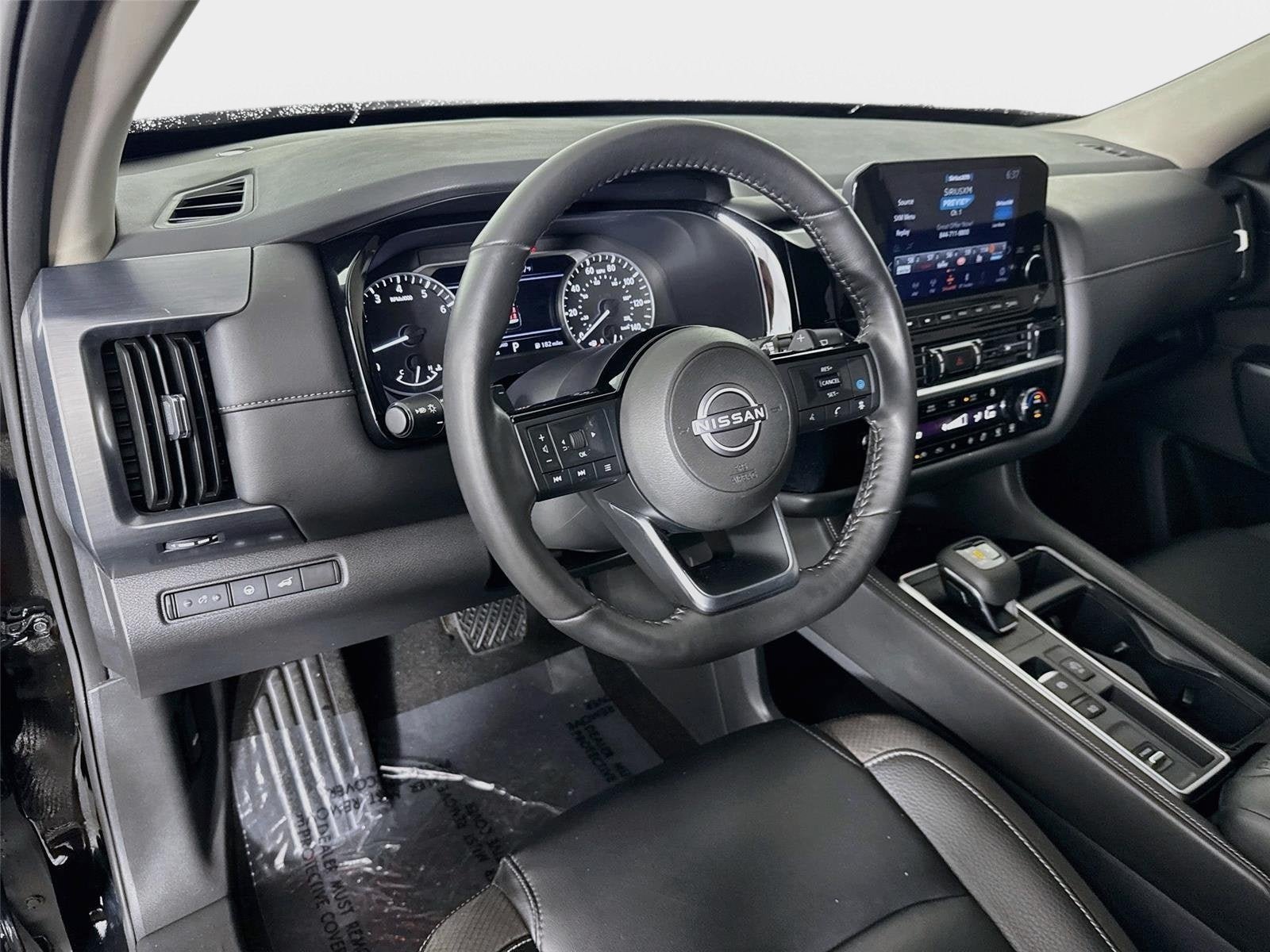 Used 2024 Nissan Pathfinder SL FWD image 9