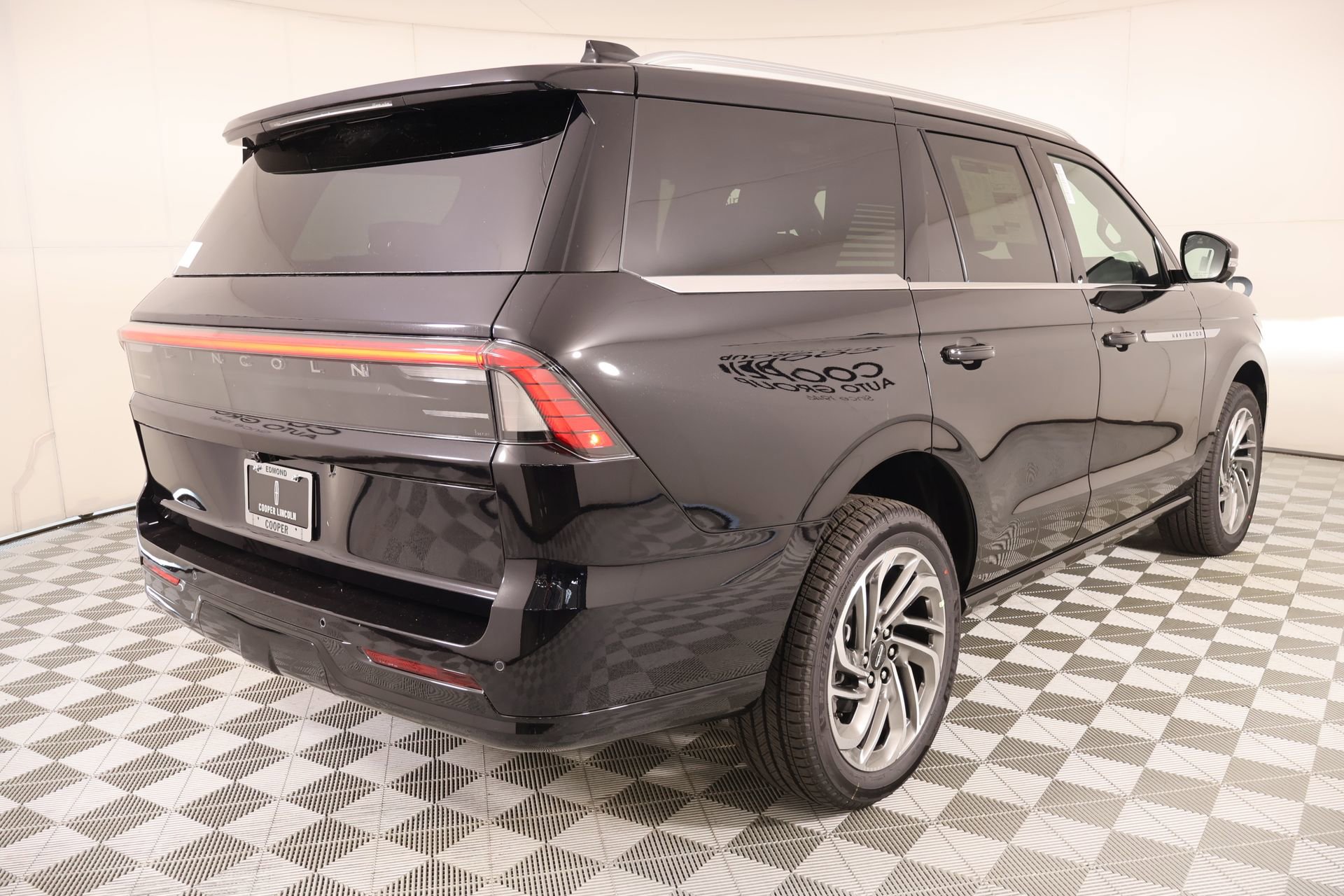 New 2026 Lincoln Navigator Reserve AWD/4WD image 23