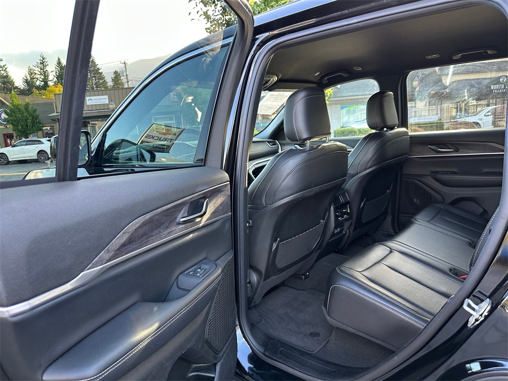 Used 2024 Jeep Grand Cherokee Limited image 17