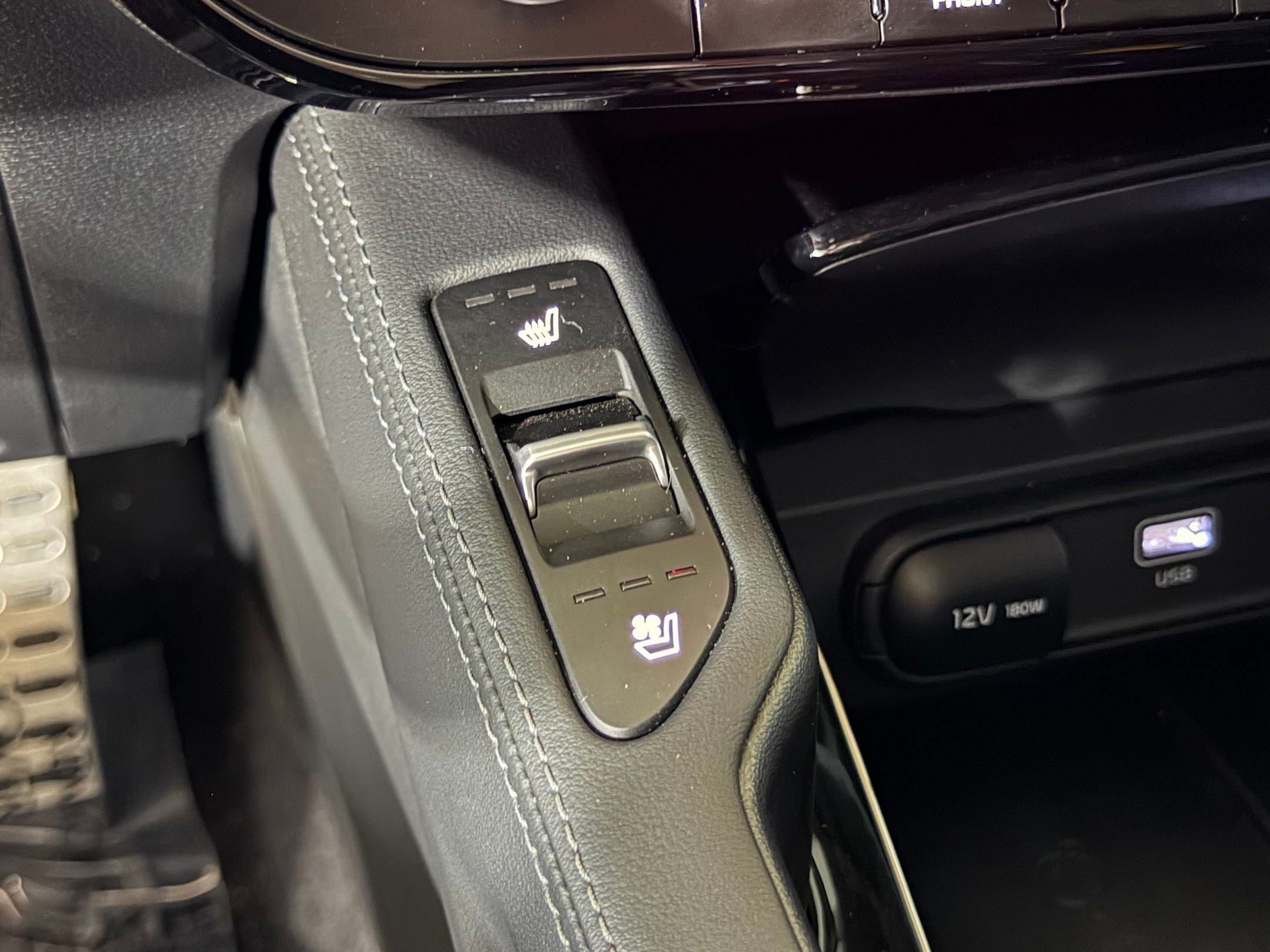 Used 2024 Kia Telluride SX w/ Towing Package FWD image 19