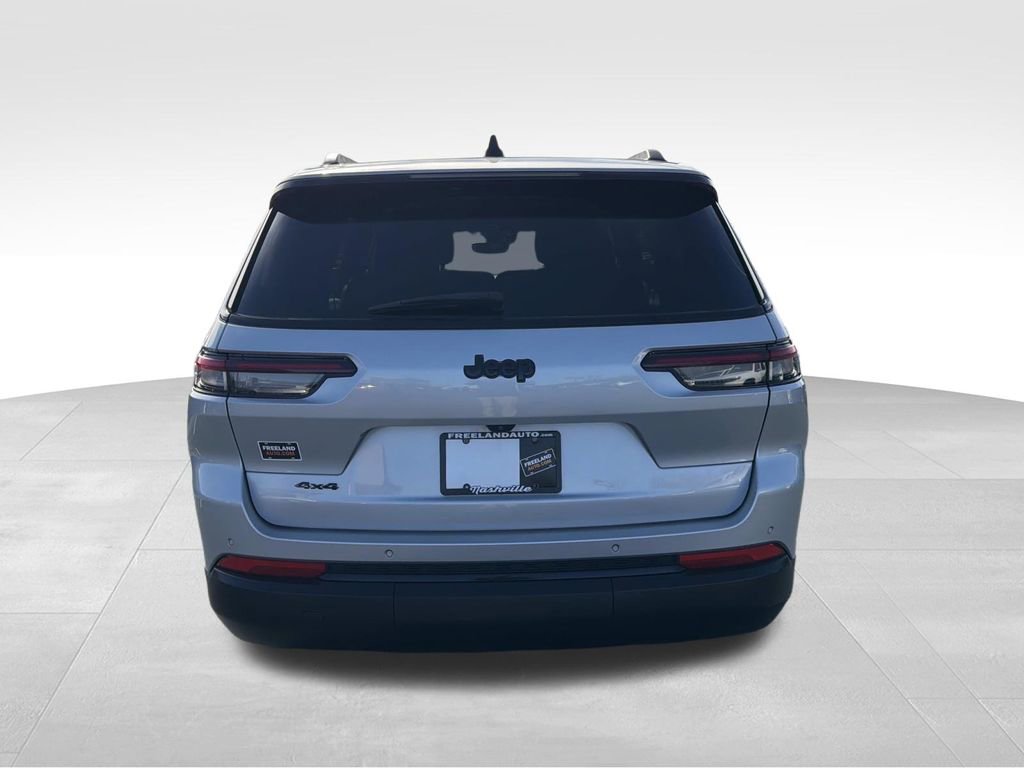 Used 2023 Jeep Grand Cherokee L Laredo image 4