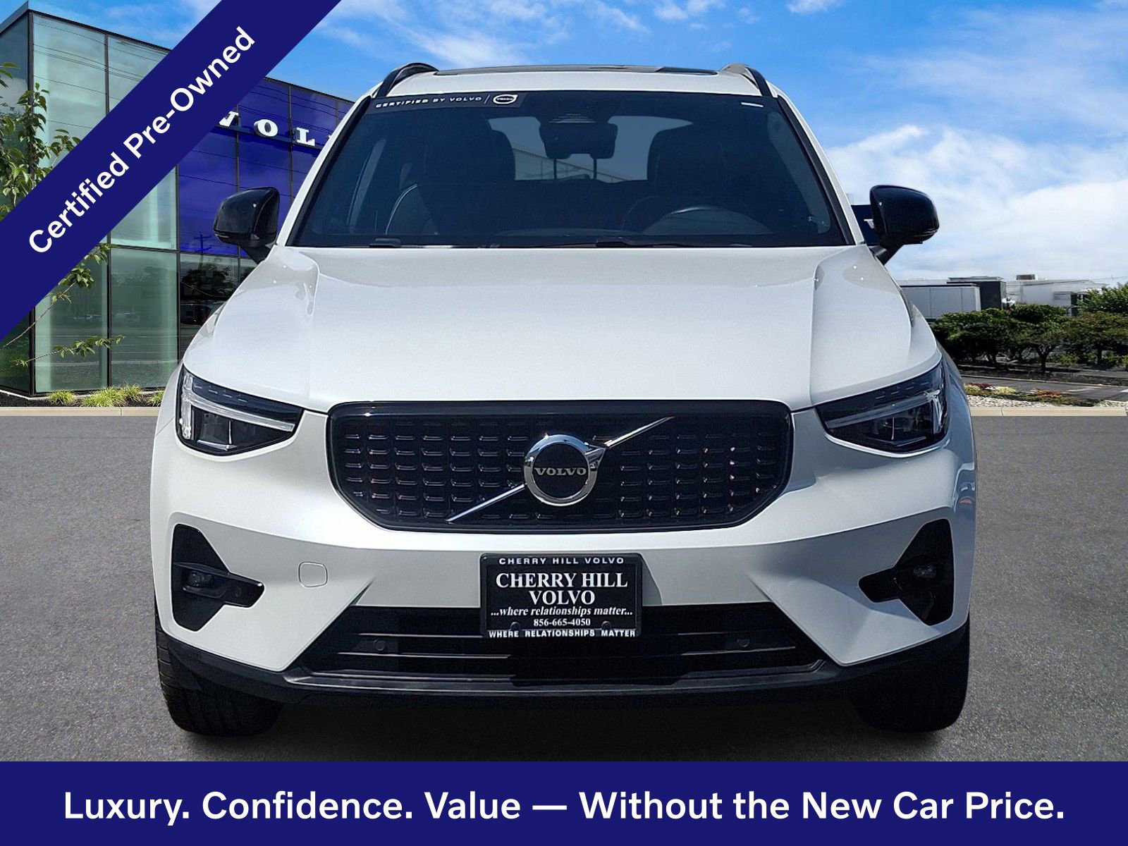 Certified 2023 Volvo XC40 B5 Plus w/ Climate Package image 2