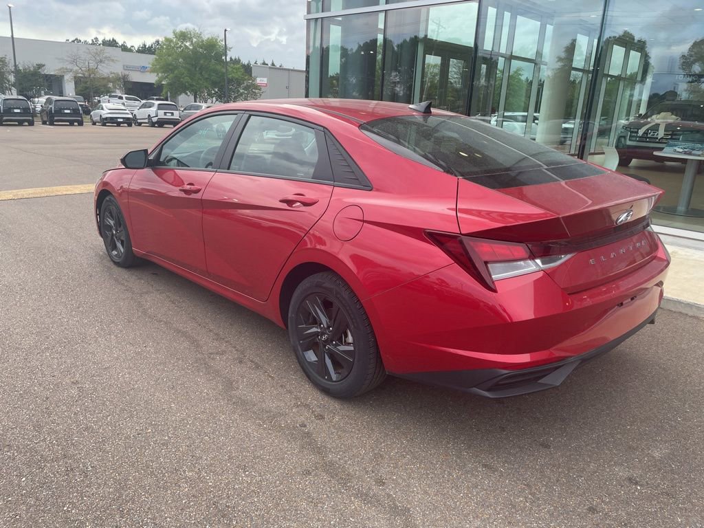 Used 2023 Hyundai Elantra SEL image 7
