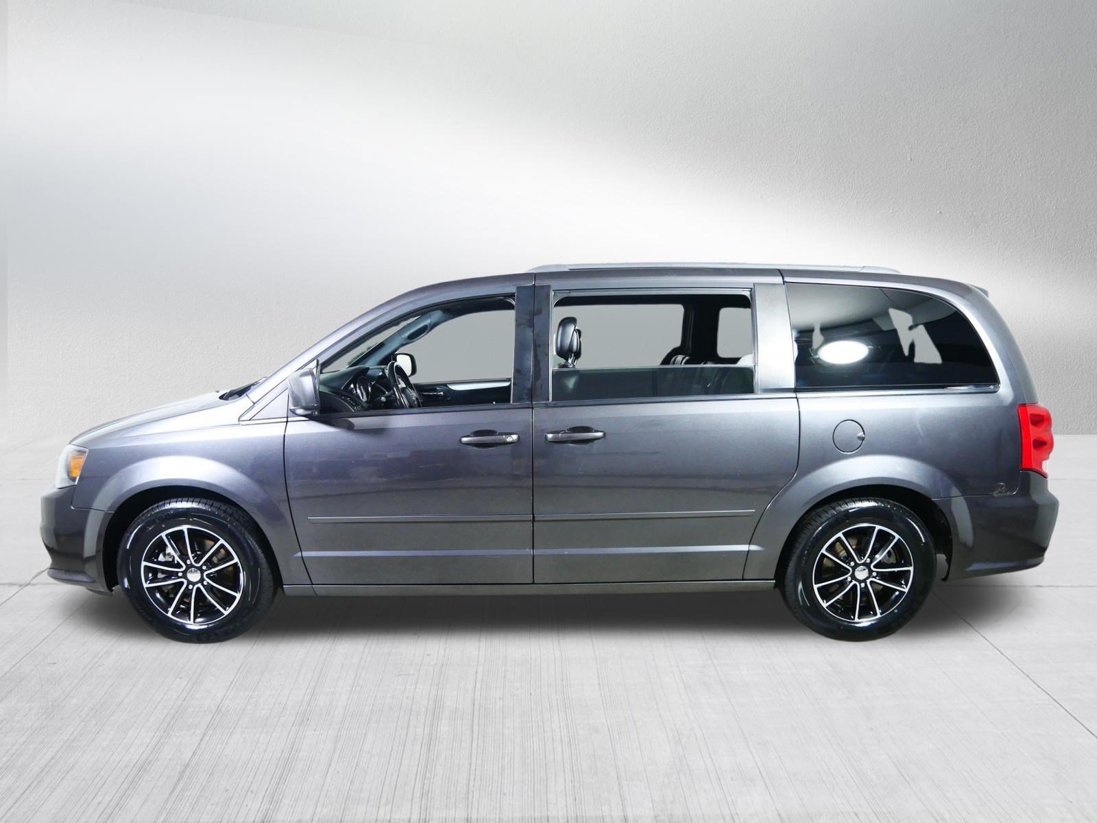Used 2016 Dodge Grand Caravan R/T w/ Driver Convenience Group FWD image 4