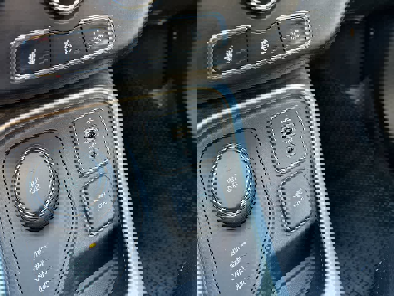 Used 2018 Jeep Compass Latitude w/ Cold Weather Group image 32