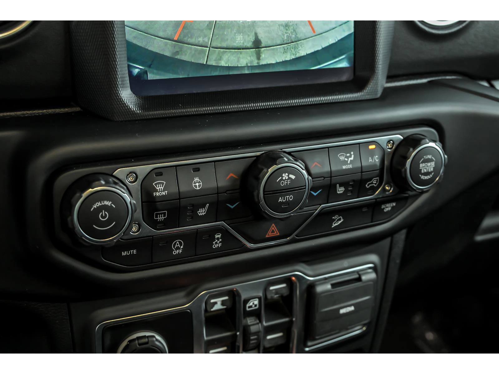 Used 2019 Jeep Wrangler Unlimited Sahara AWD/4WD image 21